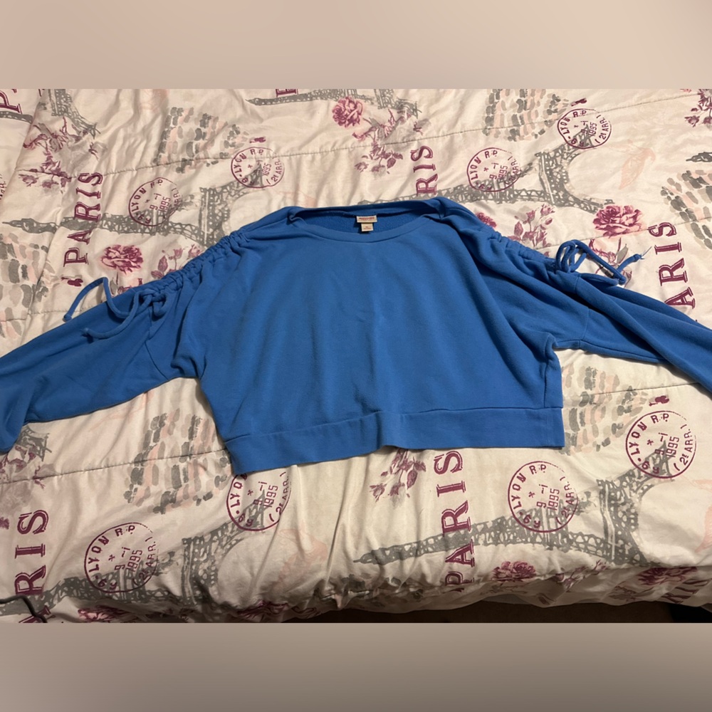 blue sleeve braided cropped long sleeve